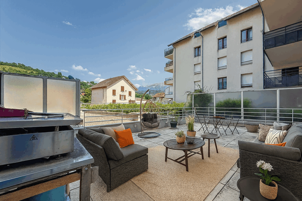 Appartement T4 avec grande terrasse et parking   Voiron cent
