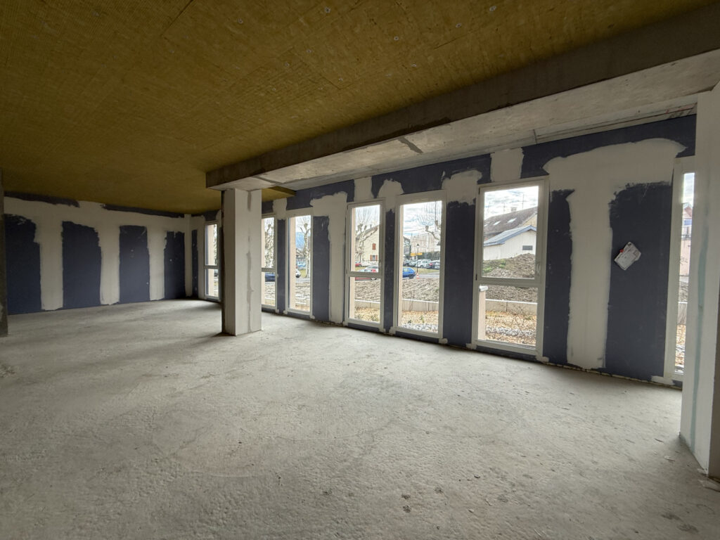 Local commercial de 127 m2 avec 10 parkings